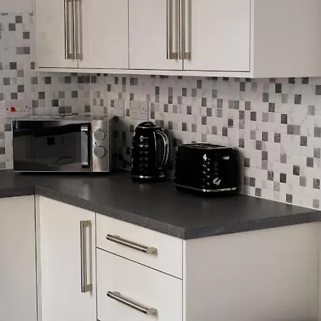 Beautifully Renovated Four Bedroom Ferienhaus